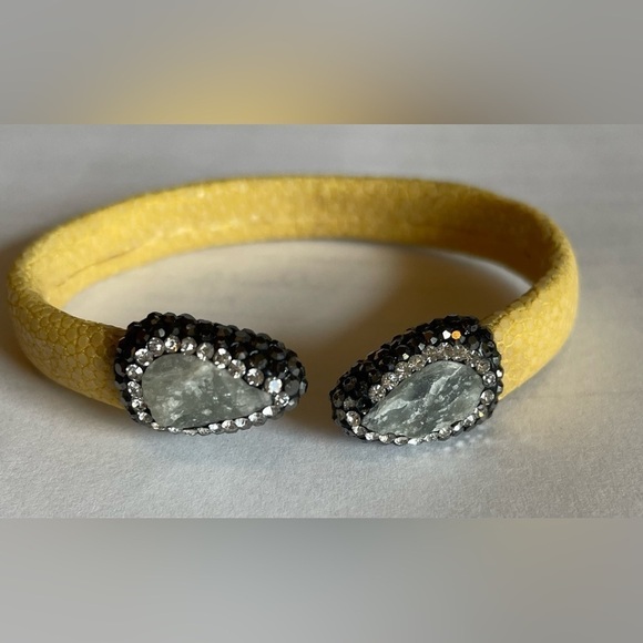 Jewelry - Yellow bracelet with ‘diamond’ accents